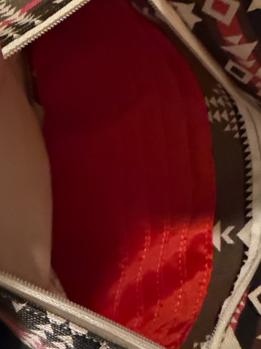 Kavu Aztec Pattern Crossbody Bag w/Card Slots *snap needs a stitch to tighten up - Picture 4 of 5